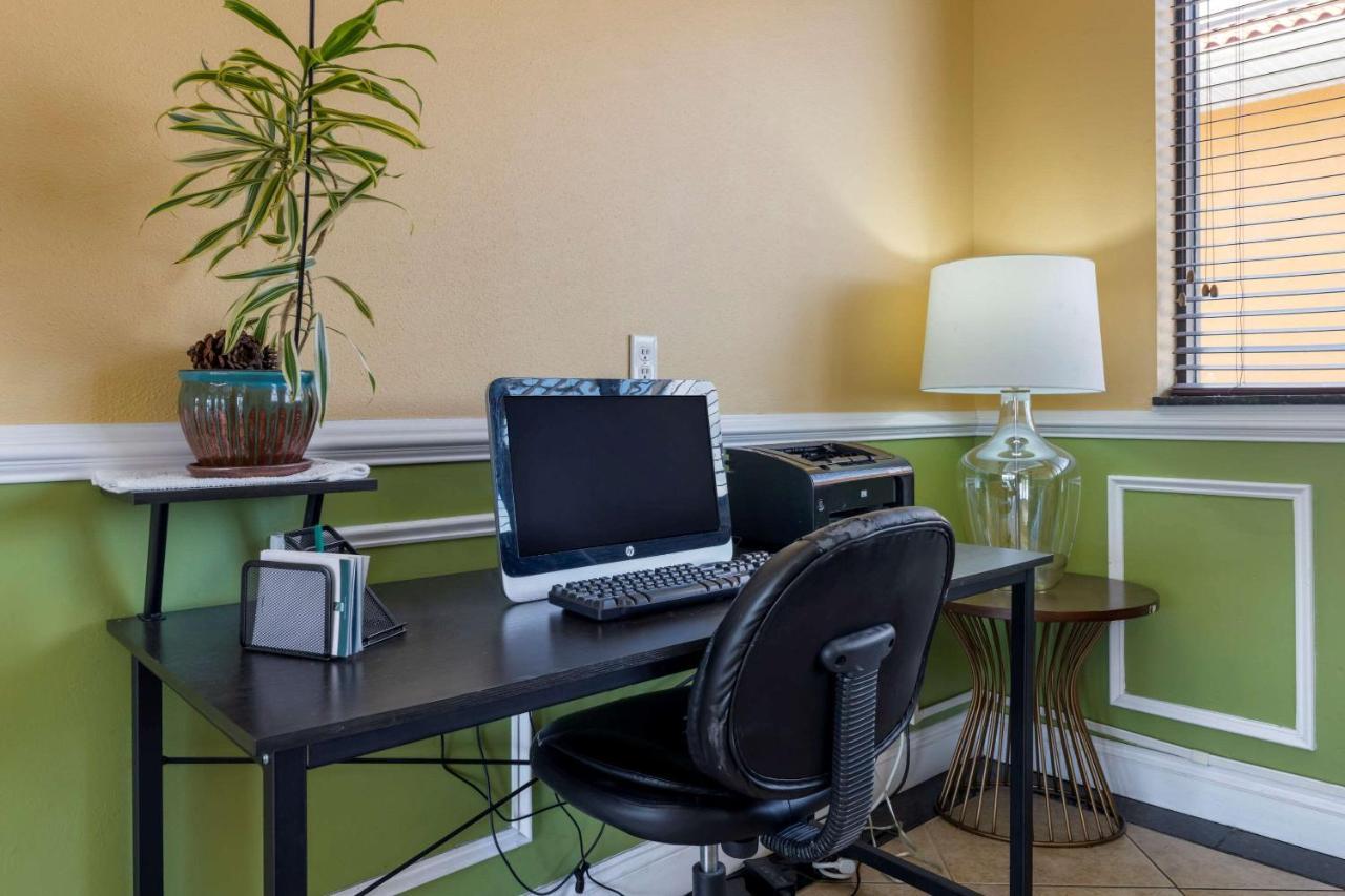 Quality Inn & Suites Mt Dora North Маунт-Дора Экстерьер фото